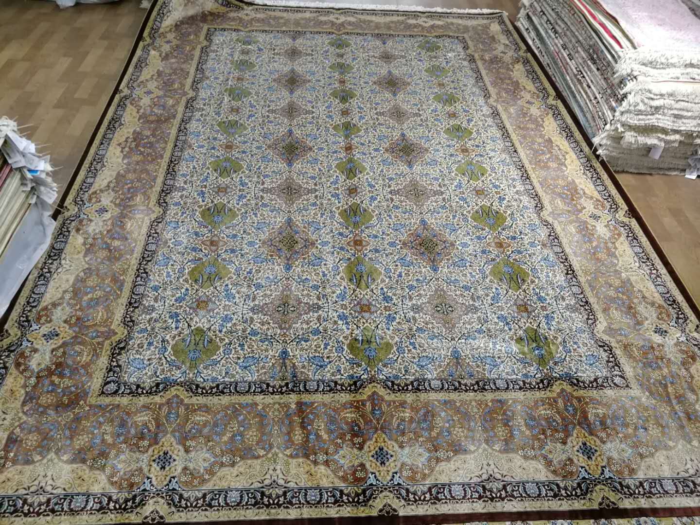 blends spun silk yarn carpet