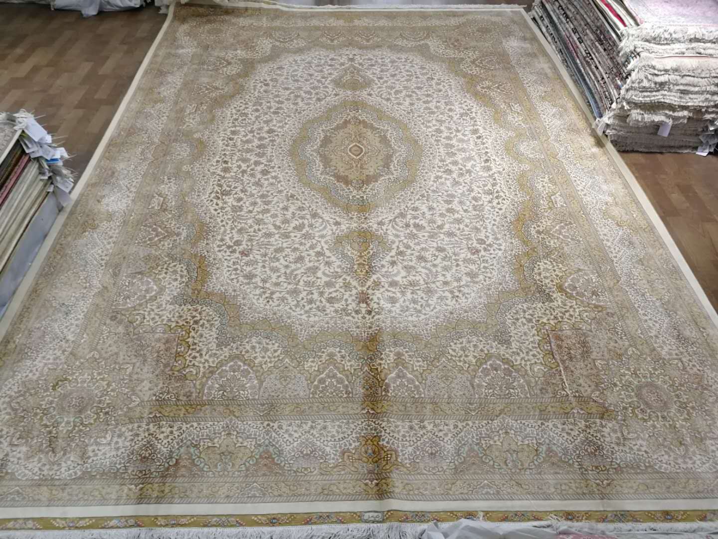 blends spun silk yarn carpet
