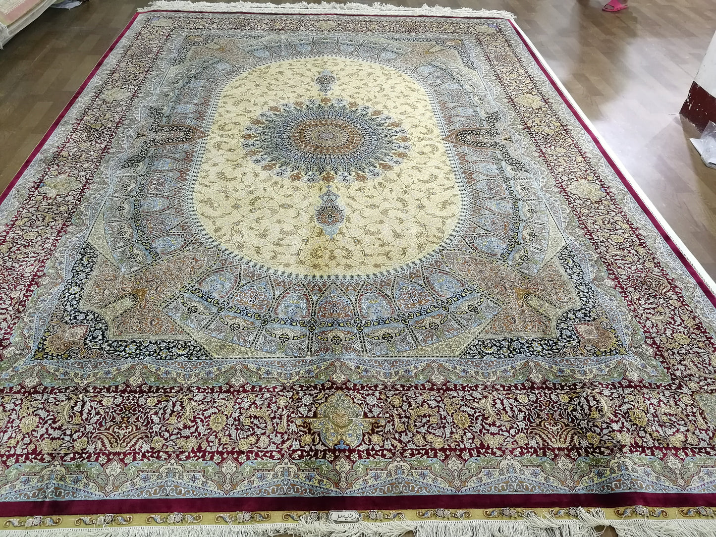 blends spun silk yarn carpet