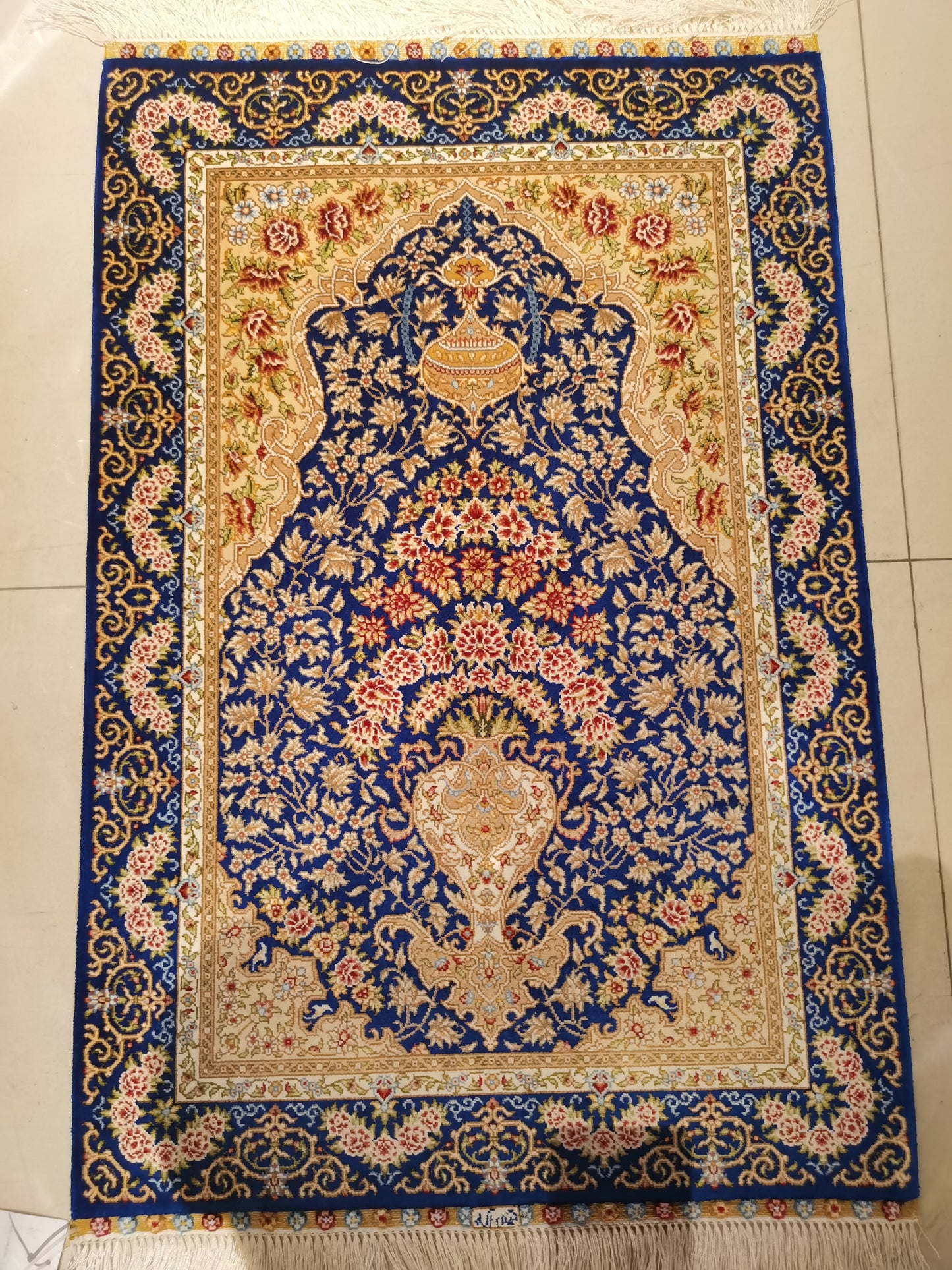 blends spun silk yarn carpet